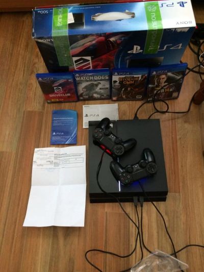 Лот: 6966373. Фото: 1. Продаётся Sony ps4 с дисками и... Игровые приставки, консоли