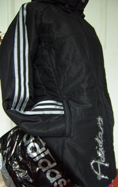 Лот: 3167884. Фото: 1. Новая куртка adidas, предлагайте... Верхняя одежда