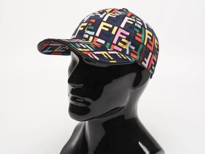 Лот: 22156636. Фото: 1. Кепка Fendi. Шарфы, платки
