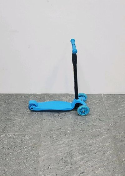 Лот: 12780652. Фото: 1. Самокат трехколесный Scooter голубой. Самокаты