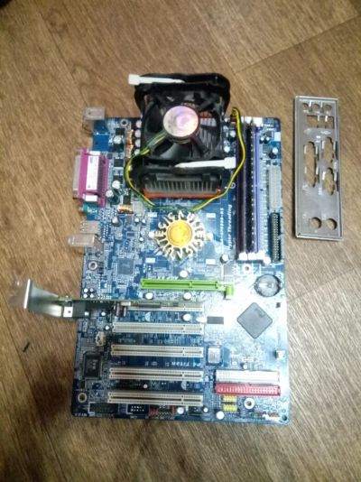 Лот: 11271471. Фото: 1. Gigabyte ga-8pe800-r5 материнская... Материнские платы