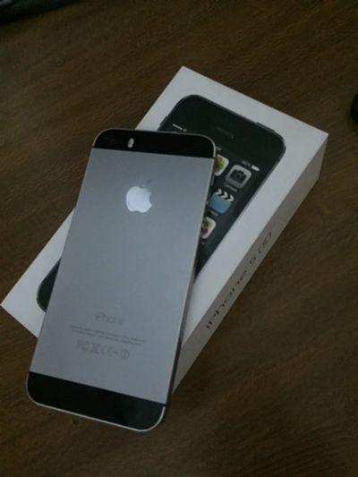 Лот: 12080107. Фото: 1. iPhone 5s 16gb Space Gray. Смартфоны