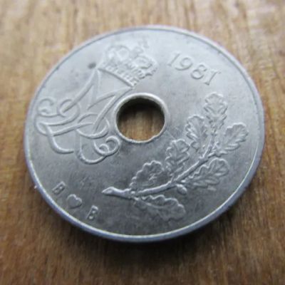 Лот: 24927491. Фото: 1. Монета 25 эри оре ере Дания 1981... Европа