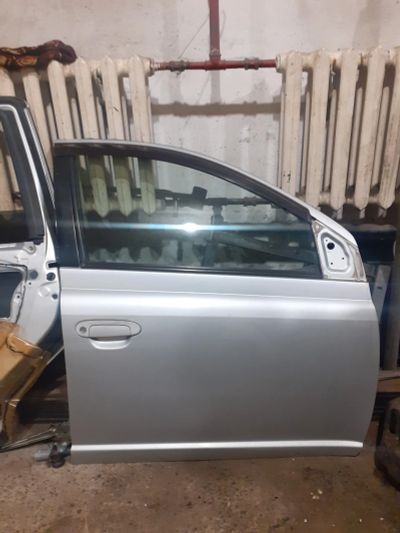 Лот: 20228583. Фото: 1. Дверь передняя правая Toyota platz. Кузов