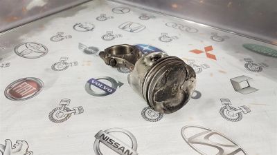 Лот: 23591163. Фото: 1. Поршень с шатуном Nissan Largo... Двигатель и элементы двигателя
