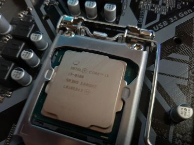 Лот: 15842220. Фото: 1. Процессор Intel Core i3-8100 Coffee... Процессоры