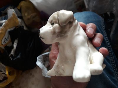 Лот: 11790425. Фото: 1. Статуэтка собака фарфоровая скол... Фарфор, керамика