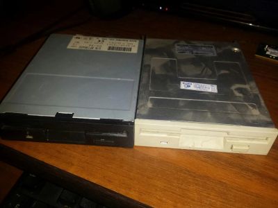 Лот: 7007809. Фото: 1. 2 Floppy Disk. Приводы CD, DVD, BR, FDD