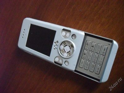Лот: 1522872. Фото: 1. Sony Ericsson w580i и 2 самсунга... Кнопочные мобильные телефоны