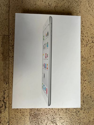 Лот: 21048189. Фото: 1. Планшет iPad Air Wi-Fi 32 Gb Silver. Планшеты
