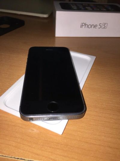 Лот: 10719685. Фото: 1. IPhone 5s space gray 16gb. Смартфоны