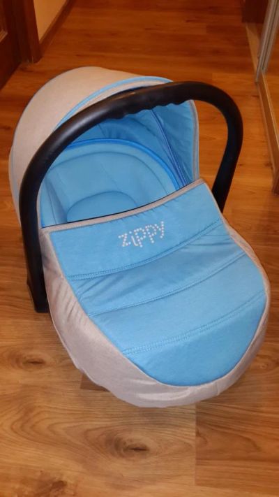 Лот: 6556476. Фото: 1. Продам автолюльку Tutis Zippy. Детские автокресла