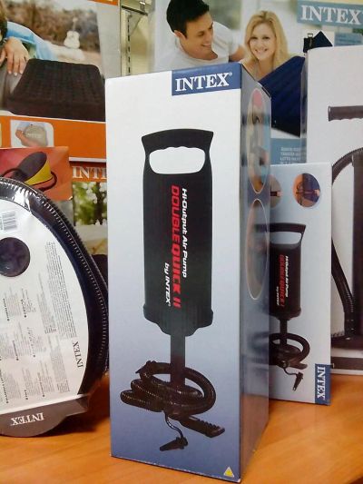 Лот: 7317506. Фото: 1. Насос INTEX арт. 68614 " ТРИ насадки... Спальные мешки, надувные кровати, коврики туристические