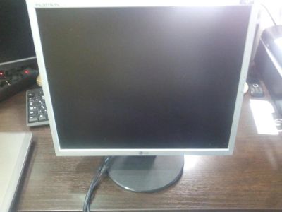 Лот: 10167338. Фото: 1. Монитор 19 LG L1952S. ЖК-мониторы