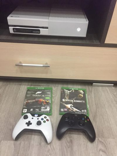 Лот: 8227849. Фото: 1. Xbox one white. Игровые приставки, консоли