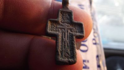 Лот: 11265020. Фото: 1. Старинный маленький крест-тельник... Россия до 1917 года