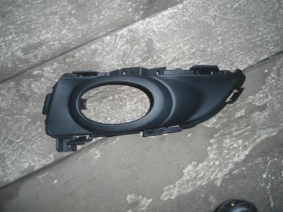 Лот: 6349101. Фото: 1. накладка на туманку Mazda 3. Оптика и освещение