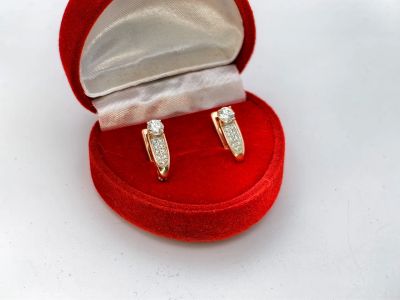Лот: 25601542. Фото: 1. Золотые серьги 585 с 20 фианитами... Серьги, каффы