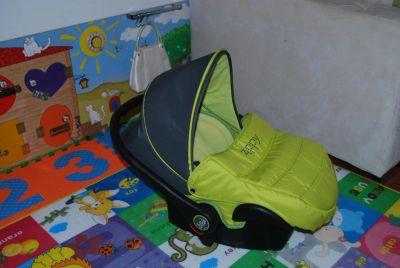 Лот: 8797318. Фото: 1. Автолюлька Zippy. Детские автокресла