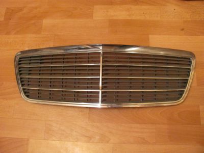 Лот: 4494648. Фото: 1. Решетка радиатора Mercedes Benz... Кузов