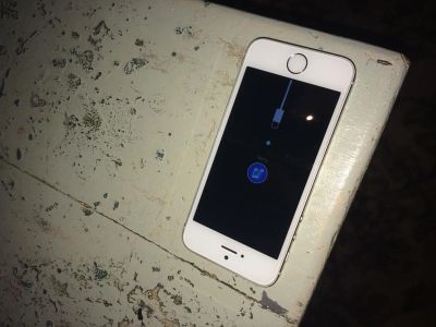Лот: 4715139. Фото: 1. Iphone 5s 16 белый. Смартфоны