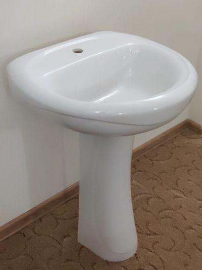 Лот: 15279913. Фото: 1. Раковина с пьедесталом. Раковины, умывальники