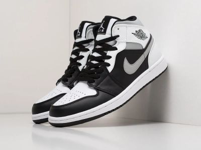 Лот: 17459745. Фото: 1. Кроссовки Nike Air Jordan 1 Mid. Кеды, кроссовки, слипоны
