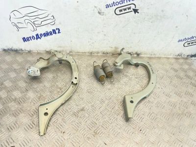 Лот: 25530018. Фото: 1. крепление крышки багажника Renault... Двигатель и элементы двигателя