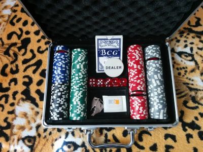 Лот: 10184428. Фото: 1. Покерный набор 200 фишек. Настольные игры, карты