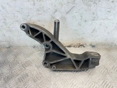 Лот: 25556934. Фото: 1. кронштейн двигателя Opel Astra... Двигатель и элементы двигателя