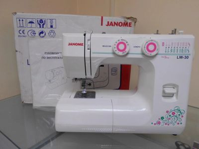 Лот: 8752000. Фото: 1. Швейная машина Janome LW-30. Швейная, вязальная