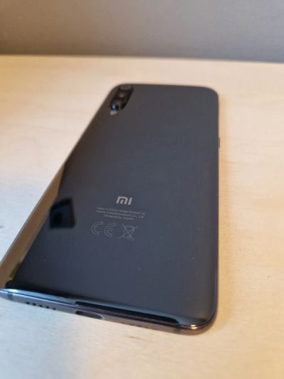 Лот: 19873995. Фото: 1. Xiaomi Mi 9, Piano Black. Смартфоны