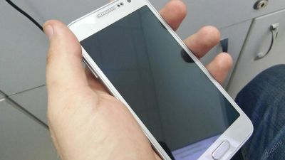 Лот: 6083775. Фото: 1. Galaxy A3 silver почти новый... Смартфоны