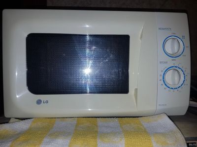 Лот: 13973973. Фото: 1. Микроволновка LG. Микроволновки, мини-печи