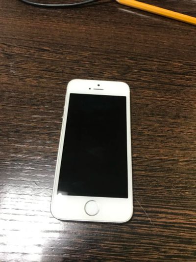 Лот: 10853600. Фото: 1. iPhone 5s silver 16 gb РСТ. Смартфоны