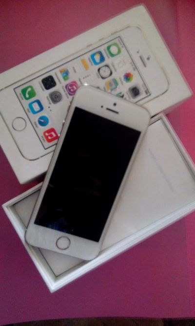 Лот: 5889448. Фото: 1. Iphone 5s 16Gb gold. Смартфоны