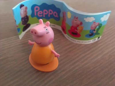 Лот: 5404715. Фото: 1. Свинка Пеппа. Игрушка из шоколадного... Игрушки