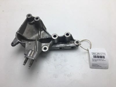 Лот: 20399180. Фото: 1. Кронштейн опоры двигателя Toyota... Двигатель и элементы двигателя