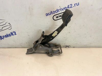Лот: 23018014. Фото: 1. педаль тормоза Hyundai IX35 LM. Двигатель и элементы двигателя