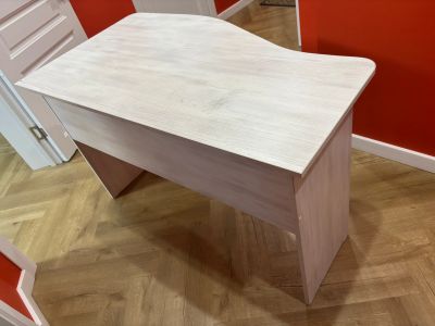 Лот: 25361464. Фото: 1. Стол письменный. Компьютерные и письменные столы