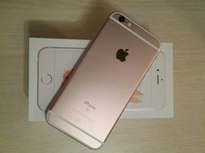 Лот: 8195161. Фото: 1. iPhone 6s Rose Gold 64Gb Практически... Смартфоны