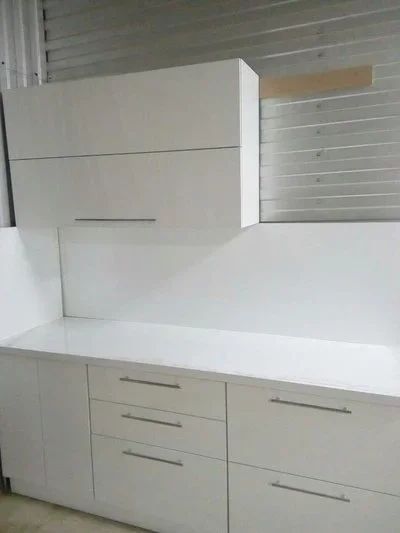 Лот: 10606208. Фото: 1. Белая глянцевая кухня в наличии... Кухонные гарнитуры