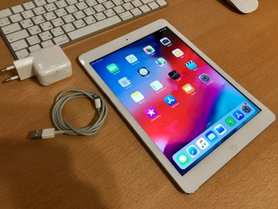 Лот: 12447833. Фото: 1. iPad Air 16Gb WiFi. Планшеты