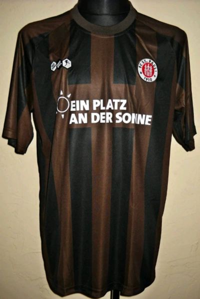 Лот: 12615361. Фото: 1. Футбольная форма st. Pauli. Футболки, поло