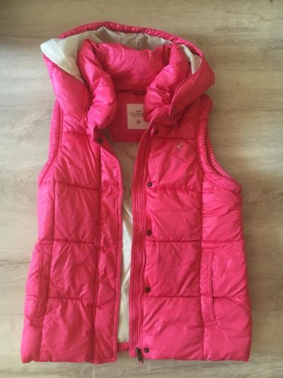 Лот: 7468172. Фото: 1. Жилет H&M. Верхняя одежда
