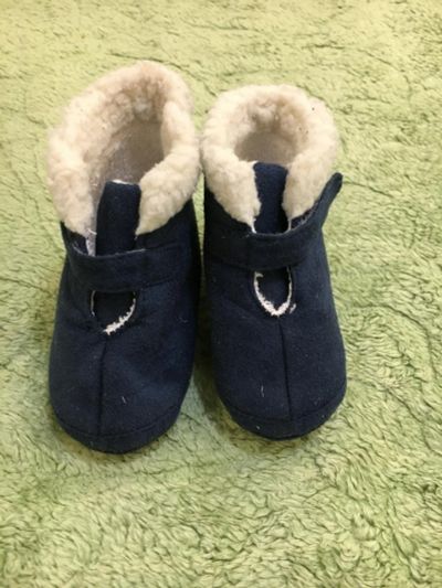 Лот: 8285769. Фото: 1. продам зимние меховые пинетки. Другое (обувь)