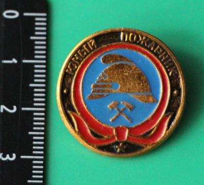 Лот: 11468133. Фото: 1. Значок: Юный пожарник (Пл. ВЛКСМ... Сувенирные
