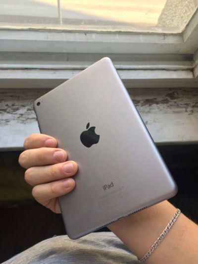 Лот: 11142273. Фото: 1. Apple iPad mini 4 128 Gb Wi-Fi... Планшеты