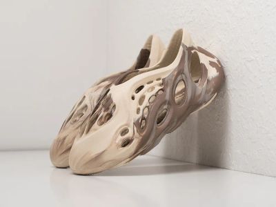 Лот: 19990801. Фото: 1. Кроссовки Adidas Yeezy Foam Runner. Кеды, кроссовки, слипоны