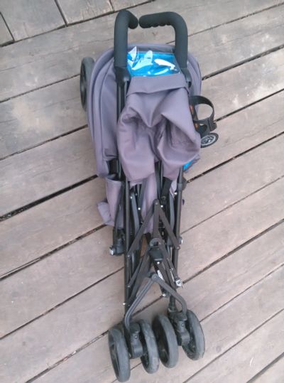 Лот: 11708021. Фото: 1. Коляска - трость Inglesina TRIP. Коляски